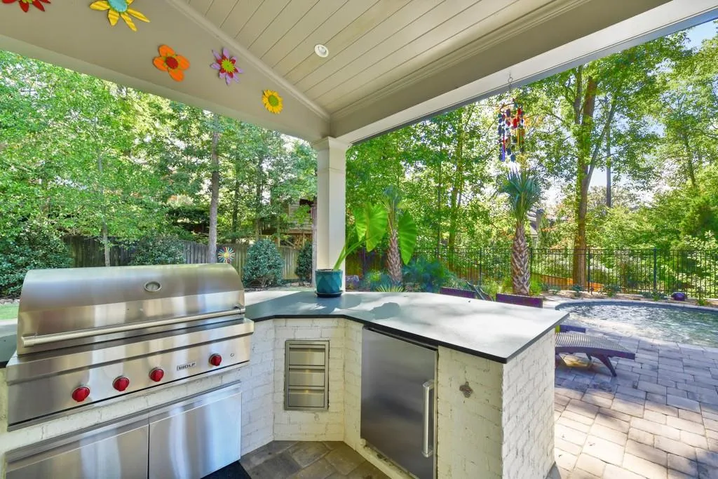 230 Danbury Lane, Atlanta, Georgia 30327, 5 Bedrooms Bedrooms, ,6 BathroomsBathrooms,Residential,Sold,230 Danbury Lane,6662856