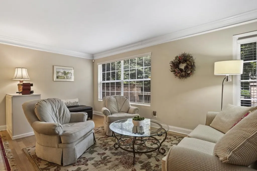 6980 Roswell Road Unit F1, Atlanta, Georgia 30328, 3 Bedrooms Bedrooms, ,2 BathroomsBathrooms,Residential,Sold,6980 Roswell Road Unit F1,6935383
