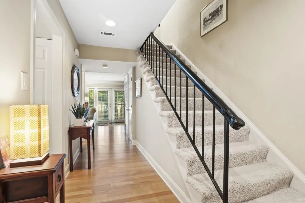 6980 Roswell Road Unit F1, Atlanta, Georgia 30328, 3 Bedrooms Bedrooms, ,2 BathroomsBathrooms,Residential,Sold,6980 Roswell Road Unit F1,6935383