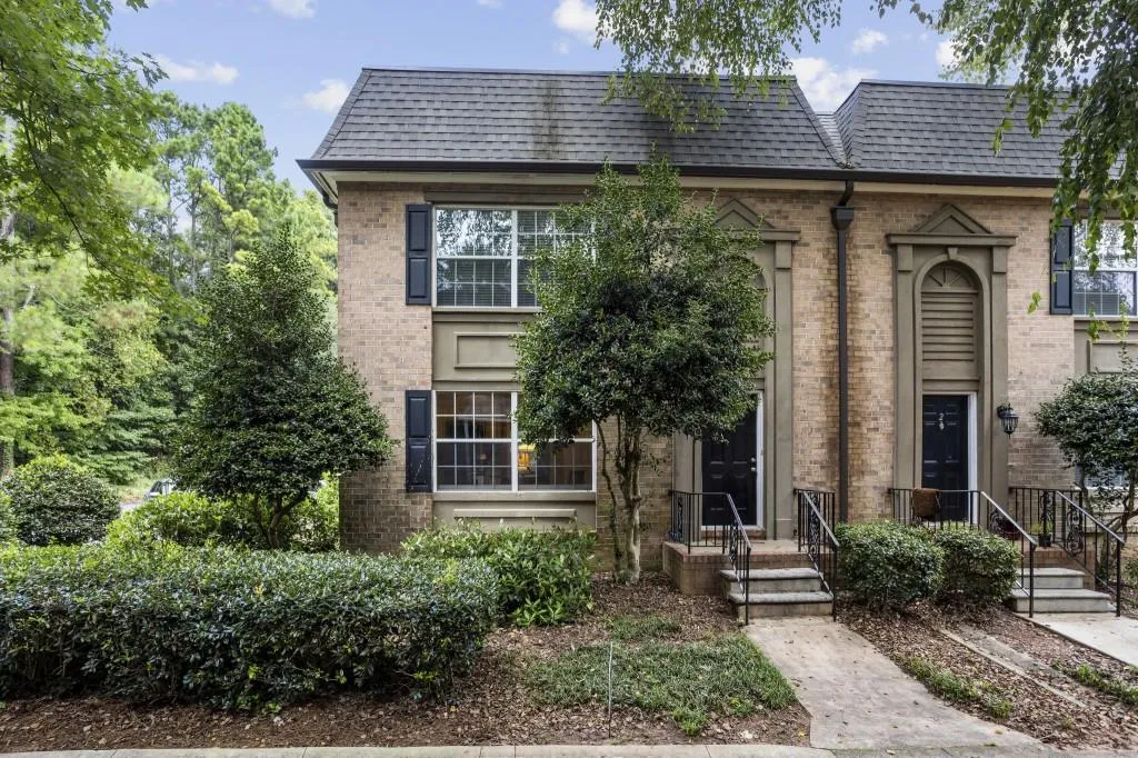 6980 Roswell Road Unit F1, Atlanta, Georgia 30328, 3 Bedrooms Bedrooms, ,2 BathroomsBathrooms,Residential,Sold,6980 Roswell Road Unit F1,6935383