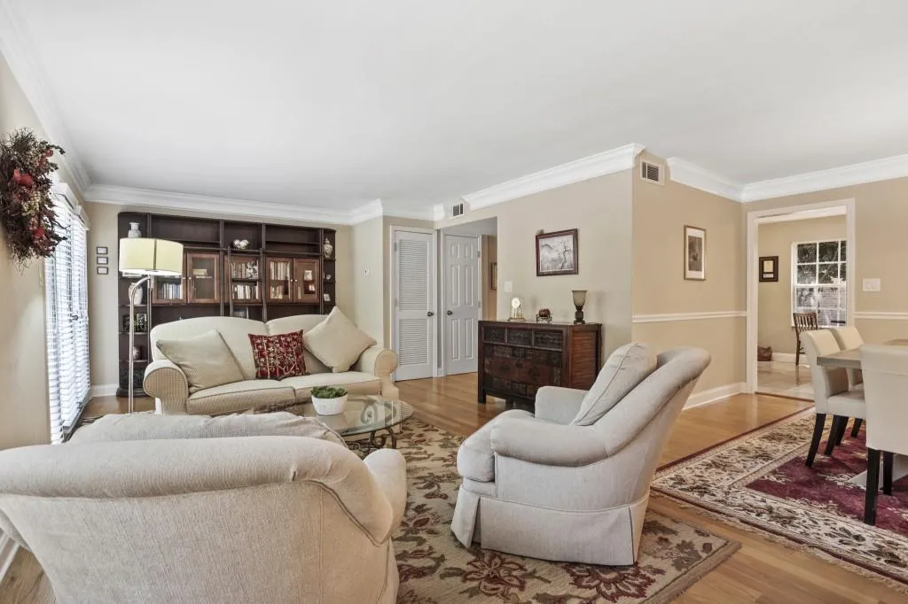 6980 Roswell Road Unit F1, Atlanta, Georgia 30328, 3 Bedrooms Bedrooms, ,2 BathroomsBathrooms,Residential,Sold,6980 Roswell Road Unit F1,6935383