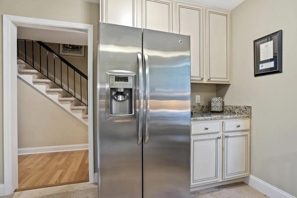 6980 Roswell Road Unit F1, Atlanta, Georgia 30328, 3 Bedrooms Bedrooms, ,2 BathroomsBathrooms,Residential,Sold,6980 Roswell Road Unit F1,6935383