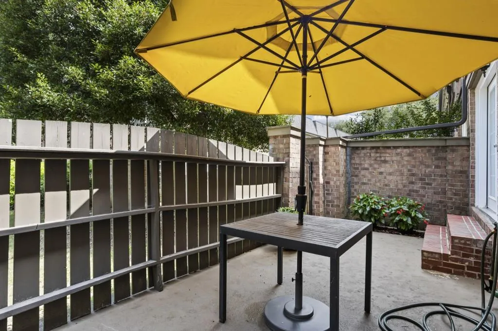 6980 Roswell Road Unit F1, Atlanta, Georgia 30328, 3 Bedrooms Bedrooms, ,2 BathroomsBathrooms,Residential,Sold,6980 Roswell Road Unit F1,6935383