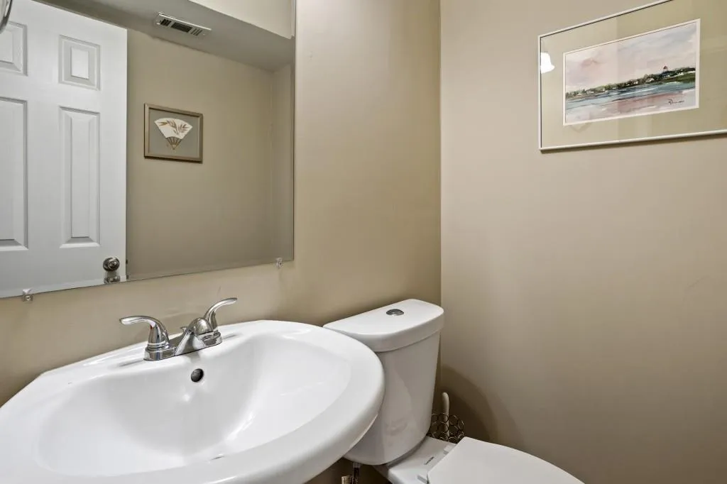 6980 Roswell Road Unit F1, Atlanta, Georgia 30328, 3 Bedrooms Bedrooms, ,2 BathroomsBathrooms,Residential,Sold,6980 Roswell Road Unit F1,6935383