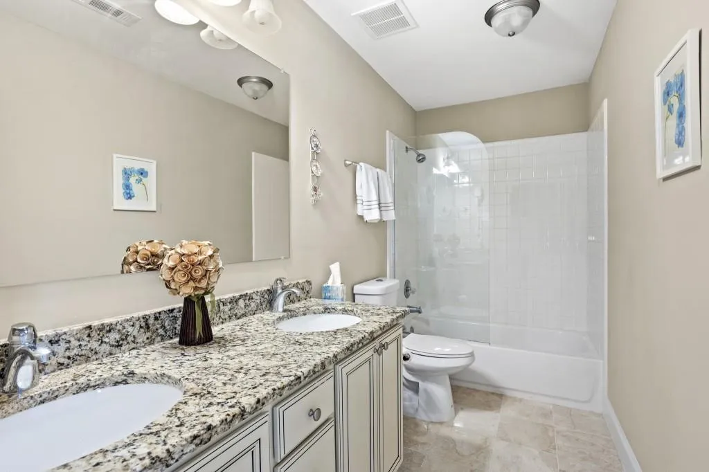 6980 Roswell Road Unit F1, Atlanta, Georgia 30328, 3 Bedrooms Bedrooms, ,2 BathroomsBathrooms,Residential,Sold,6980 Roswell Road Unit F1,6935383