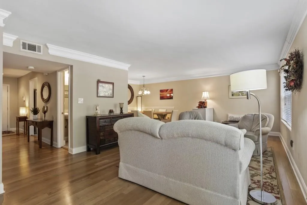 6980 Roswell Road Unit F1, Atlanta, Georgia 30328, 3 Bedrooms Bedrooms, ,2 BathroomsBathrooms,Residential,Sold,6980 Roswell Road Unit F1,6935383