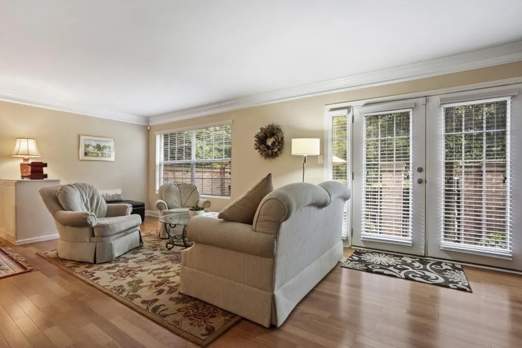 6980 Roswell Road Unit F1, Atlanta, Georgia 30328, 3 Bedrooms Bedrooms, ,2 BathroomsBathrooms,Residential,Sold,6980 Roswell Road Unit F1,6935383
