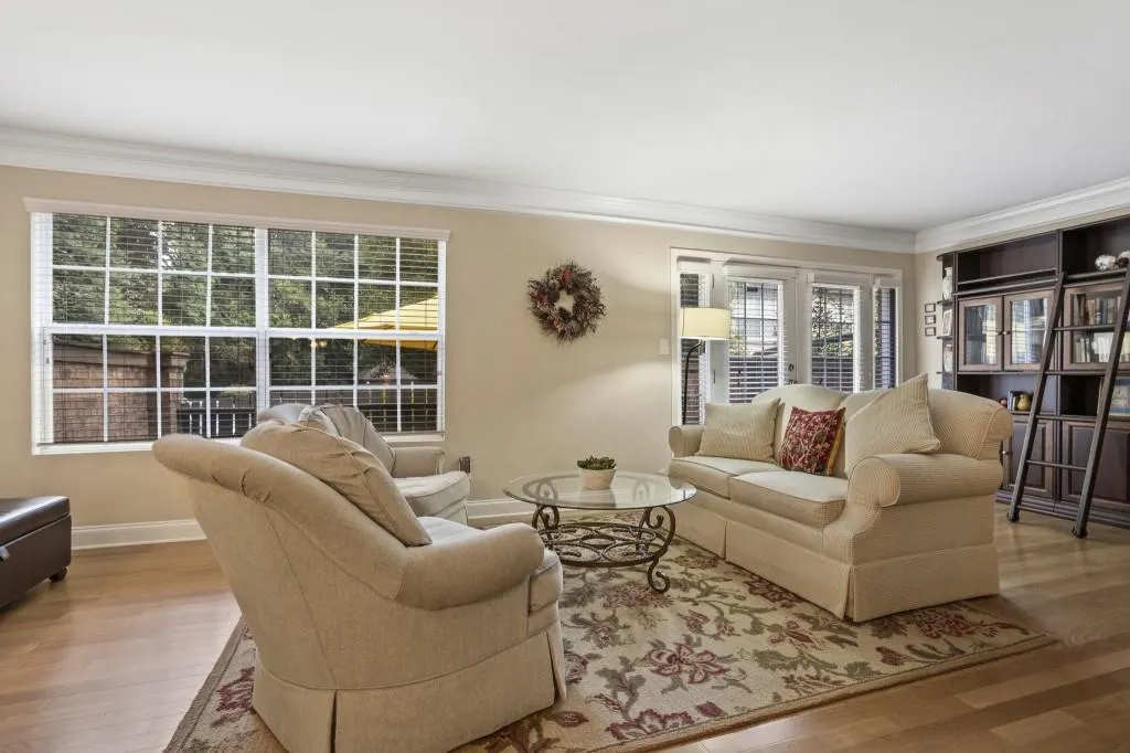 6980 Roswell Road Unit F1, Atlanta, Georgia 30328, 3 Bedrooms Bedrooms, ,2 BathroomsBathrooms,Residential,Sold,6980 Roswell Road Unit F1,6935383