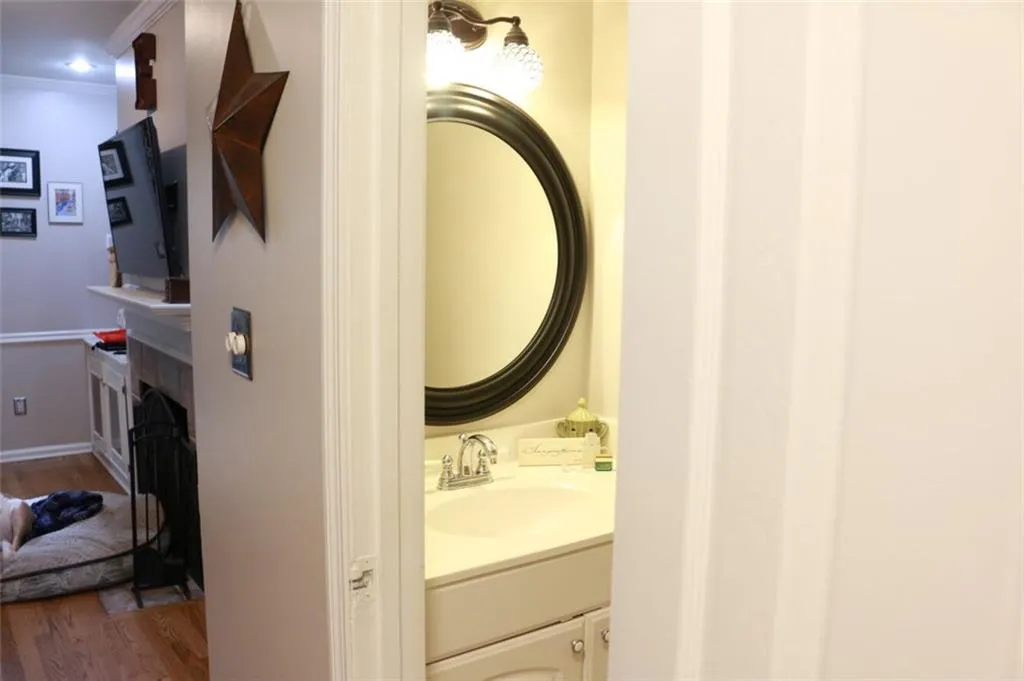 6700 Roswell Road Unit 16f, Atlanta, Georgia 30328, 2 Bedrooms Bedrooms, ,1 BathroomBathrooms,Residential,Sold,6700 Roswell Road Unit 16f,6048318