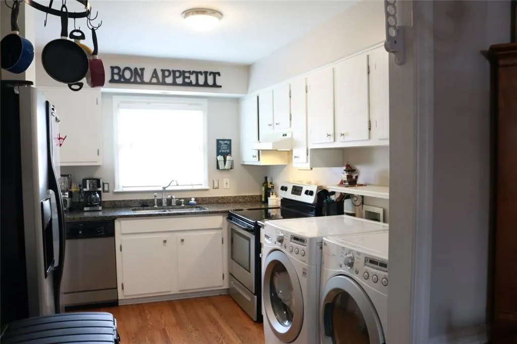 6700 Roswell Road Unit 16f, Atlanta, Georgia 30328, 2 Bedrooms Bedrooms, ,1 BathroomBathrooms,Residential,Sold,6700 Roswell Road Unit 16f,6048318