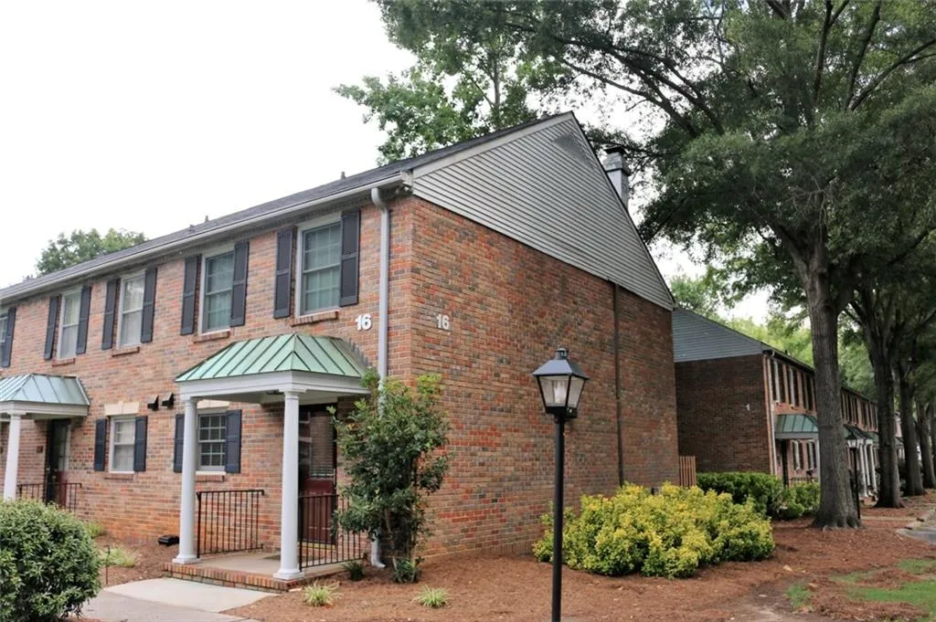 6700 Roswell Road Unit 16f, Atlanta, Georgia 30328, 2 Bedrooms Bedrooms, ,1 BathroomBathrooms,Residential,Sold,6700 Roswell Road Unit 16f,6048318