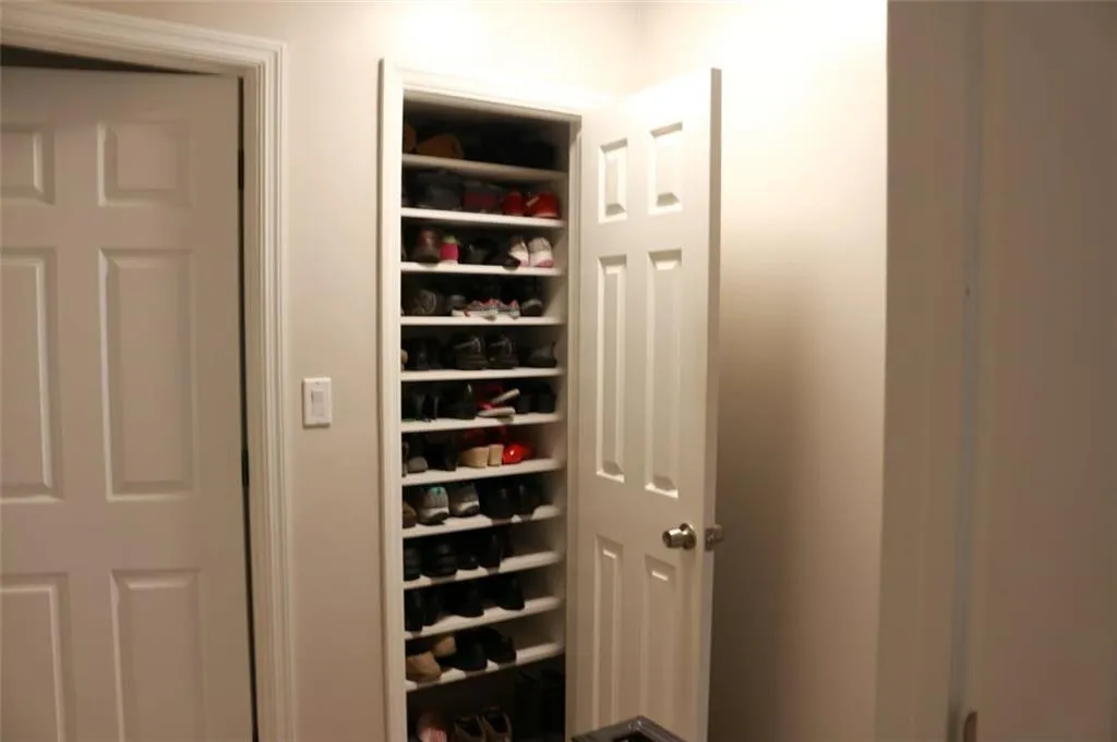 6700 Roswell Road Unit 16f, Atlanta, Georgia 30328, 2 Bedrooms Bedrooms, ,1 BathroomBathrooms,Residential,Sold,6700 Roswell Road Unit 16f,6048318