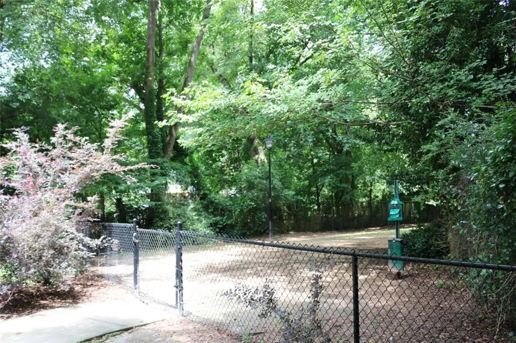 6700 Roswell Road Unit 16f, Atlanta, Georgia 30328, 2 Bedrooms Bedrooms, ,1 BathroomBathrooms,Residential,Sold,6700 Roswell Road Unit 16f,6048318