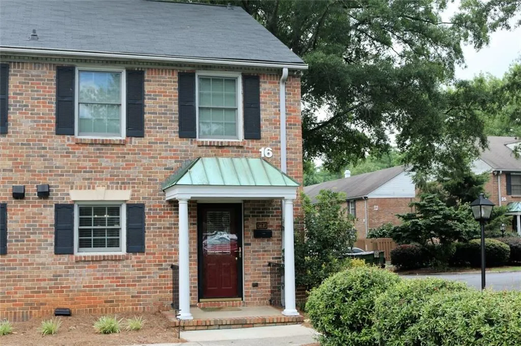 6700 Roswell Road Unit 16f, Atlanta, Georgia 30328, 2 Bedrooms Bedrooms, ,1 BathroomBathrooms,Residential,Sold,6700 Roswell Road Unit 16f,6048318