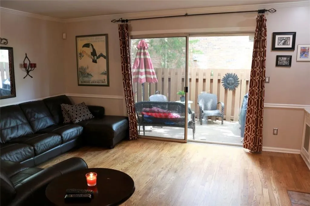 6700 Roswell Road Unit 16f, Atlanta, Georgia 30328, 2 Bedrooms Bedrooms, ,1 BathroomBathrooms,Residential,Sold,6700 Roswell Road Unit 16f,6048318