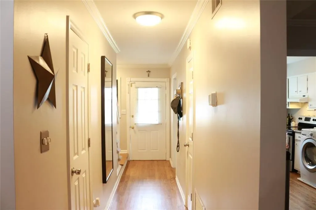 6700 Roswell Road Unit 16f, Atlanta, Georgia 30328, 2 Bedrooms Bedrooms, ,1 BathroomBathrooms,Residential,Sold,6700 Roswell Road Unit 16f,6048318