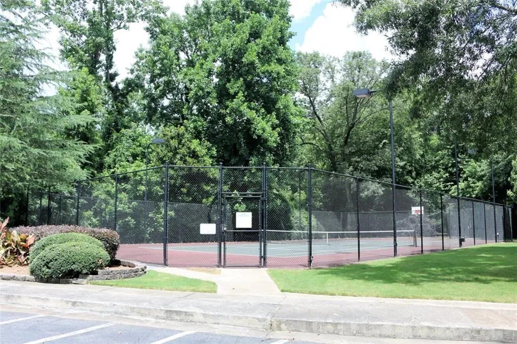 6700 Roswell Road Unit 16f, Atlanta, Georgia 30328, 2 Bedrooms Bedrooms, ,1 BathroomBathrooms,Residential,Sold,6700 Roswell Road Unit 16f,6048318