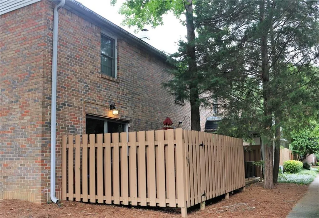 6700 Roswell Road Unit 16f, Atlanta, Georgia 30328, 2 Bedrooms Bedrooms, ,1 BathroomBathrooms,Residential,Sold,6700 Roswell Road Unit 16f,6048318