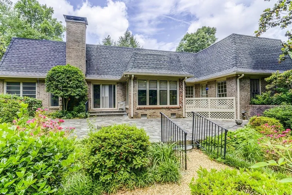 7025 Hunters Branch Drive, Atlanta, Georgia 30328, 3 Bedrooms Bedrooms, ,2 BathroomsBathrooms,Residential,Sold,7025 Hunters Branch Drive,5848540