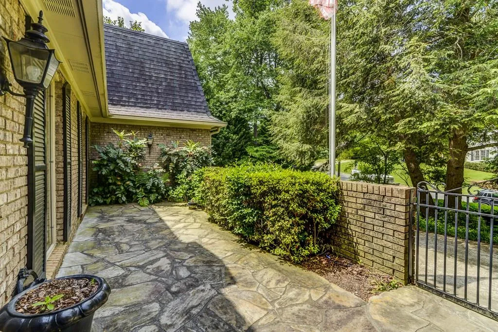 7025 Hunters Branch Drive, Atlanta, Georgia 30328, 3 Bedrooms Bedrooms, ,2 BathroomsBathrooms,Residential,Sold,7025 Hunters Branch Drive,5848540