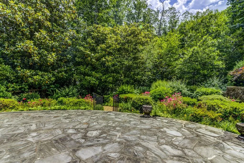 7025 Hunters Branch Drive, Atlanta, Georgia 30328, 3 Bedrooms Bedrooms, ,2 BathroomsBathrooms,Residential,Sold,7025 Hunters Branch Drive,5848540