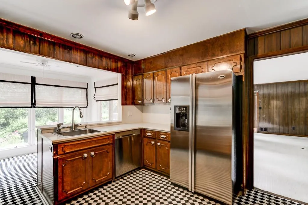 7025 Hunters Branch Drive, Atlanta, Georgia 30328, 3 Bedrooms Bedrooms, ,2 BathroomsBathrooms,Residential,Sold,7025 Hunters Branch Drive,5848540