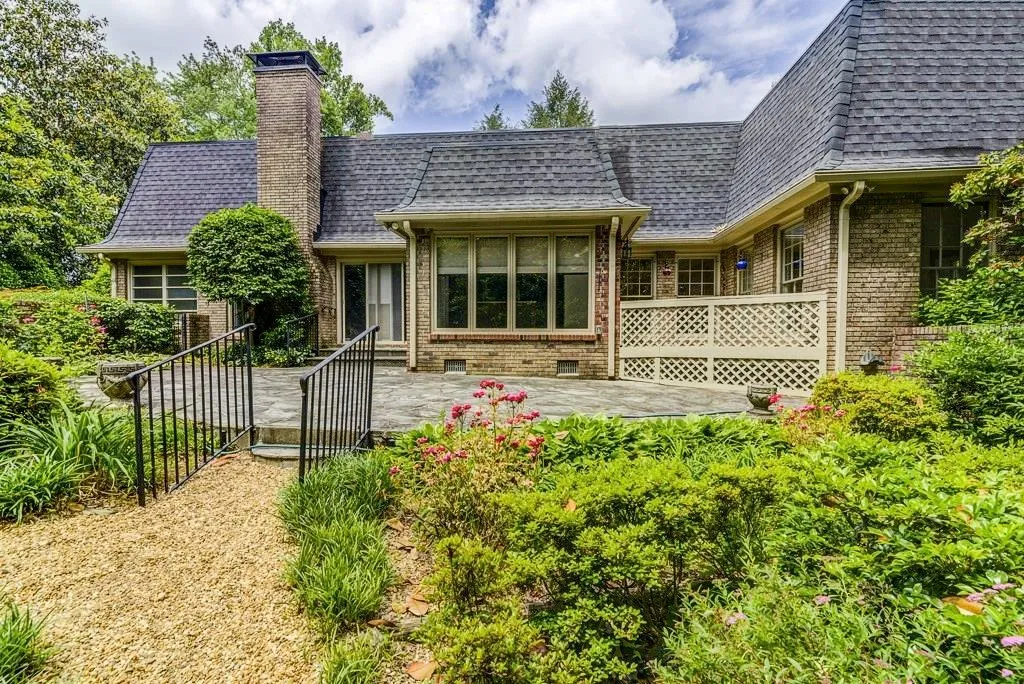 7025 Hunters Branch Drive, Atlanta, Georgia 30328, 3 Bedrooms Bedrooms, ,2 BathroomsBathrooms,Residential,Sold,7025 Hunters Branch Drive,5848540