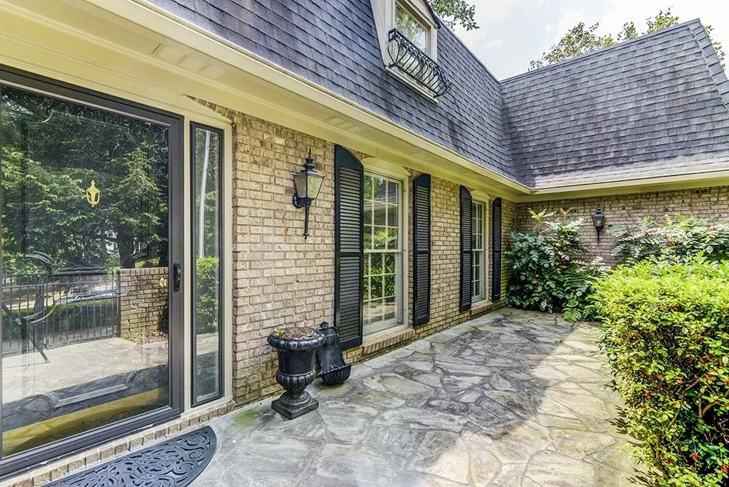 7025 Hunters Branch Drive, Atlanta, Georgia 30328, 3 Bedrooms Bedrooms, ,2 BathroomsBathrooms,Residential,Sold,7025 Hunters Branch Drive,5848540