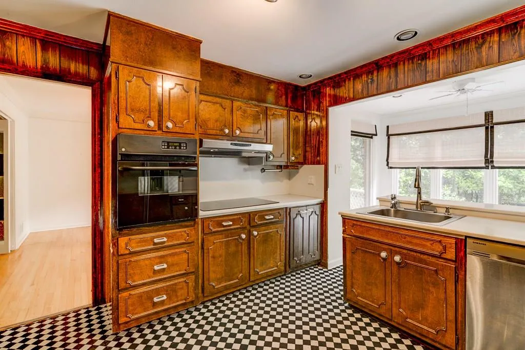 7025 Hunters Branch Drive, Atlanta, Georgia 30328, 3 Bedrooms Bedrooms, ,2 BathroomsBathrooms,Residential,Sold,7025 Hunters Branch Drive,5848540