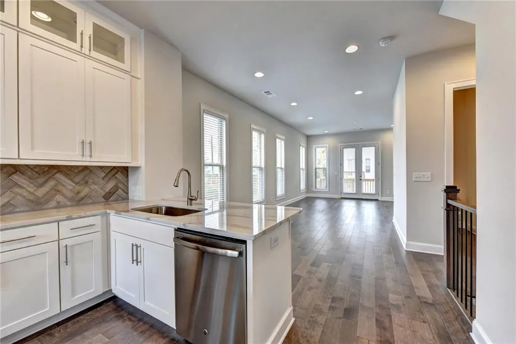 4217 Deming Circle Unit 76, Sandy Springs, Georgia 30342, 2 Bedrooms Bedrooms, ,2 BathroomsBathrooms,Residential,Sold,4217 Deming Circle Unit 76,6570472