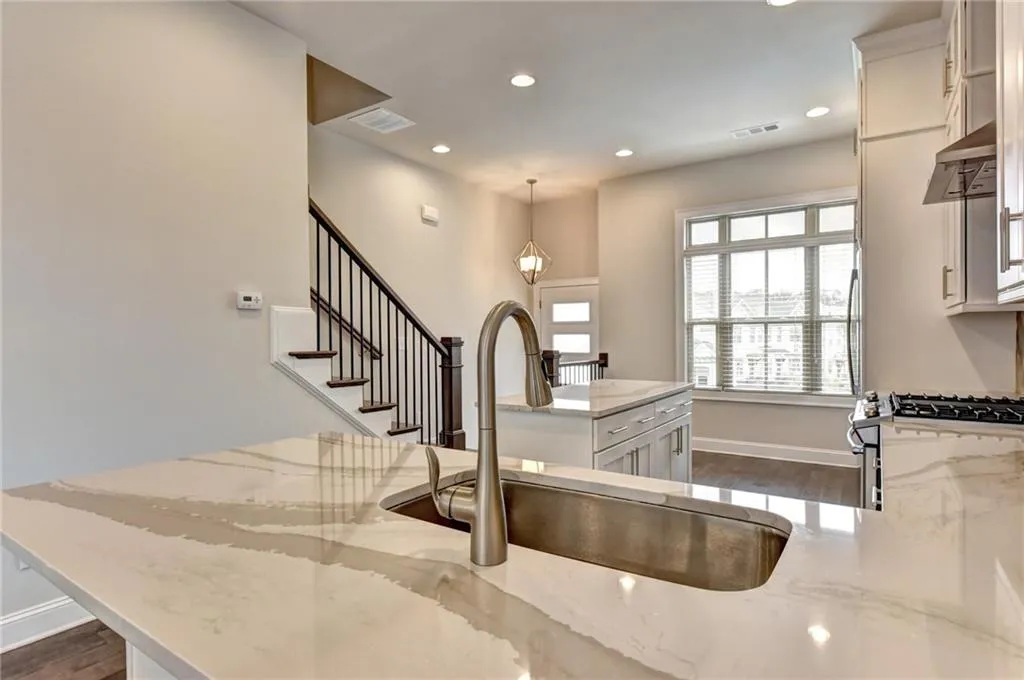 4217 Deming Circle Unit 76, Sandy Springs, Georgia 30342, 2 Bedrooms Bedrooms, ,2 BathroomsBathrooms,Residential,Sold,4217 Deming Circle Unit 76,6570472