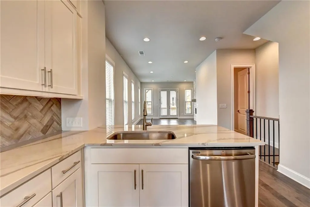4217 Deming Circle Unit 76, Sandy Springs, Georgia 30342, 2 Bedrooms Bedrooms, ,2 BathroomsBathrooms,Residential,Sold,4217 Deming Circle Unit 76,6570472