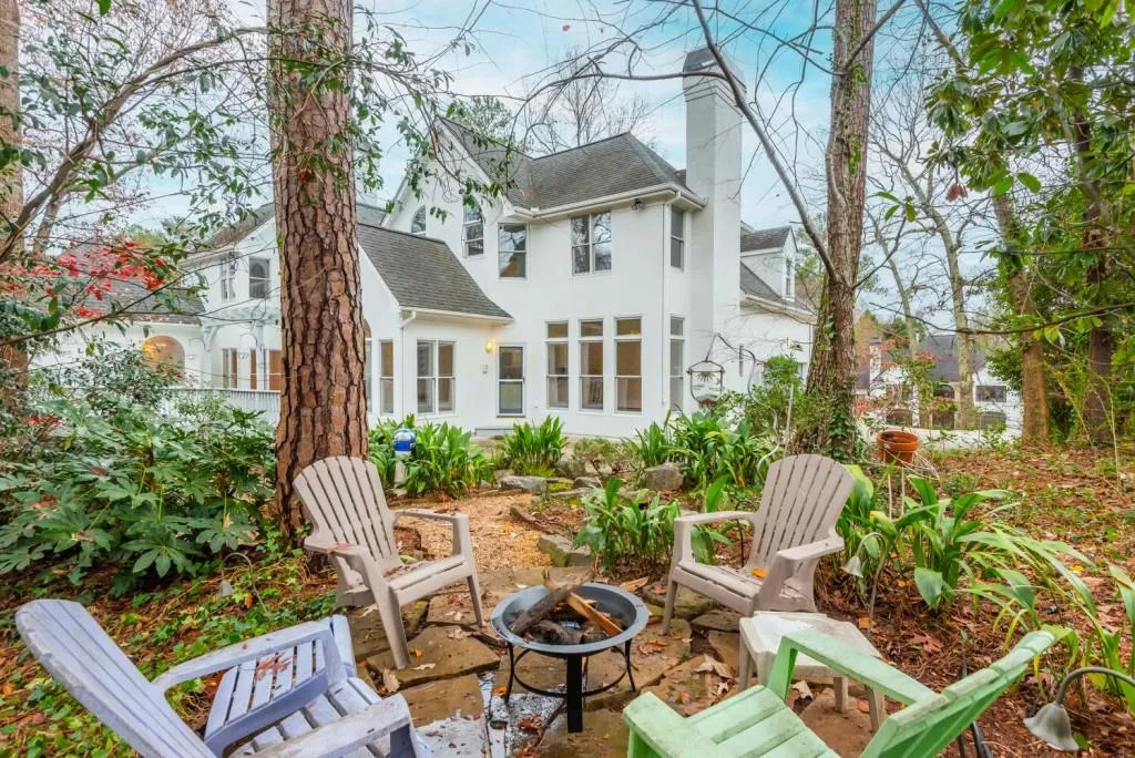 190 Morgan Farm Drive, Sandy Springs, Georgia 30342, 6 Bedrooms Bedrooms, ,4 BathroomsBathrooms,Residential,Sold,190 Morgan Farm Drive,7153524