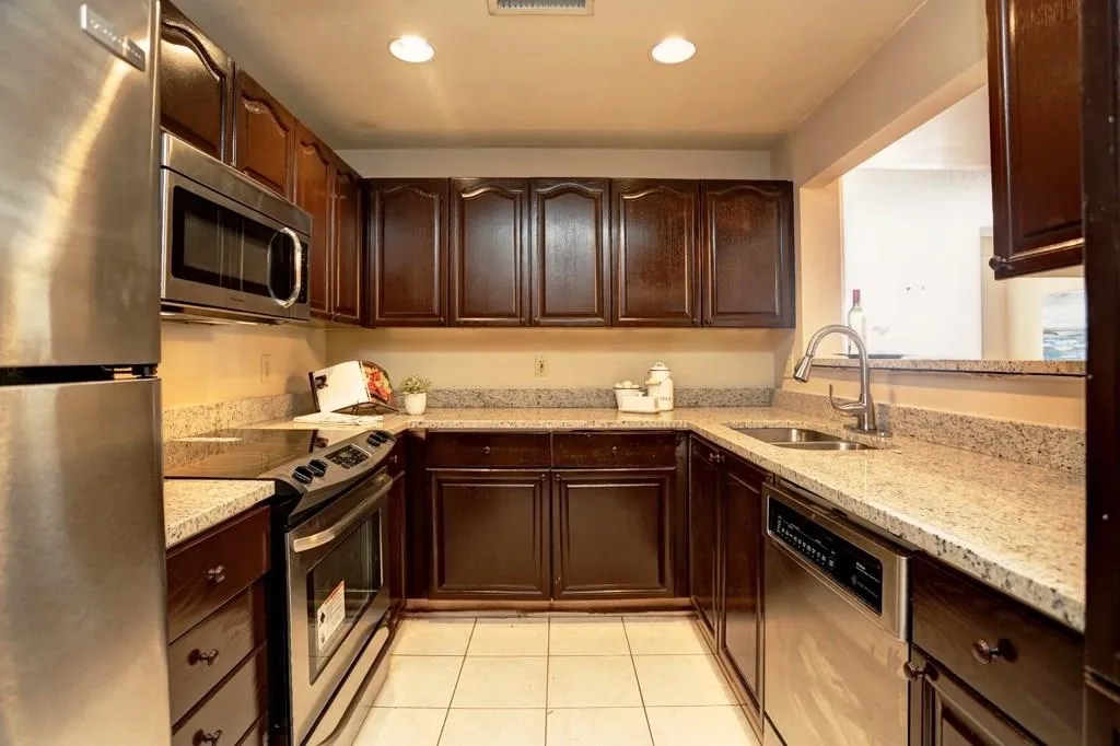 3475 Oak Valley Road Ne Unit 2030, Atlanta, Georgia 30326, 2 Bedrooms Bedrooms, ,2 BathroomsBathrooms,Residential,Sold,3475 Oak Valley Road Ne Unit 2030,5943603