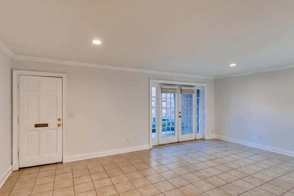 6520 Roswell Road Unit 22, Sandy Springs, Georgia 30328, 2 Bedrooms Bedrooms, ,2 BathroomsBathrooms,Residential,Sold,6520 Roswell Road Unit 22,6712507