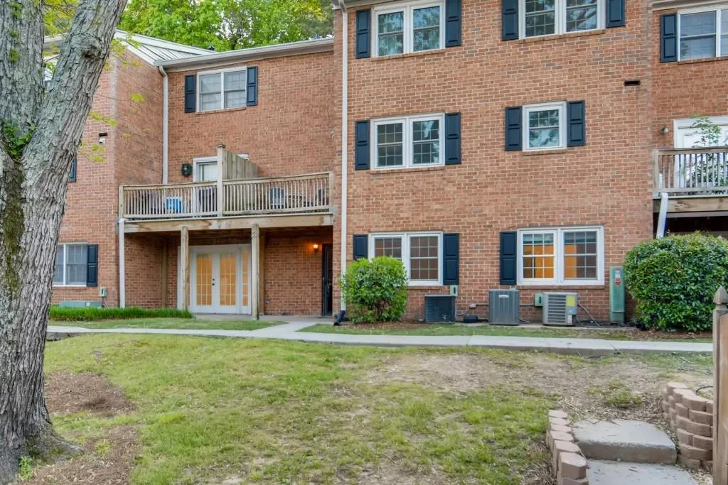 6520 Roswell Road Unit 22, Sandy Springs, Georgia 30328, 2 Bedrooms Bedrooms, ,2 BathroomsBathrooms,Residential,Sold,6520 Roswell Road Unit 22,6712507