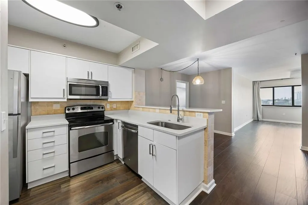 795 Hammond Drive Unit 1707, Atlanta, Georgia 30328, 2 Bedrooms Bedrooms, ,2 BathroomsBathrooms,Residential,For Sale,795 Hammond Drive Unit 1707,7551366