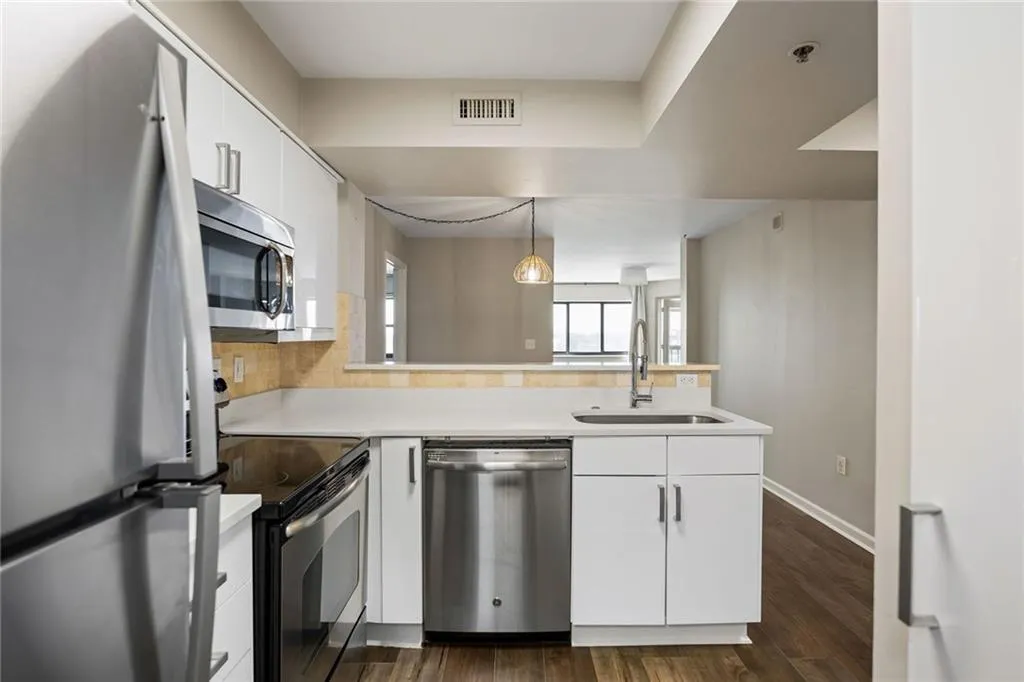 795 Hammond Drive Unit 1707, Atlanta, Georgia 30328, 2 Bedrooms Bedrooms, ,2 BathroomsBathrooms,Residential,For Sale,795 Hammond Drive Unit 1707,7551366
