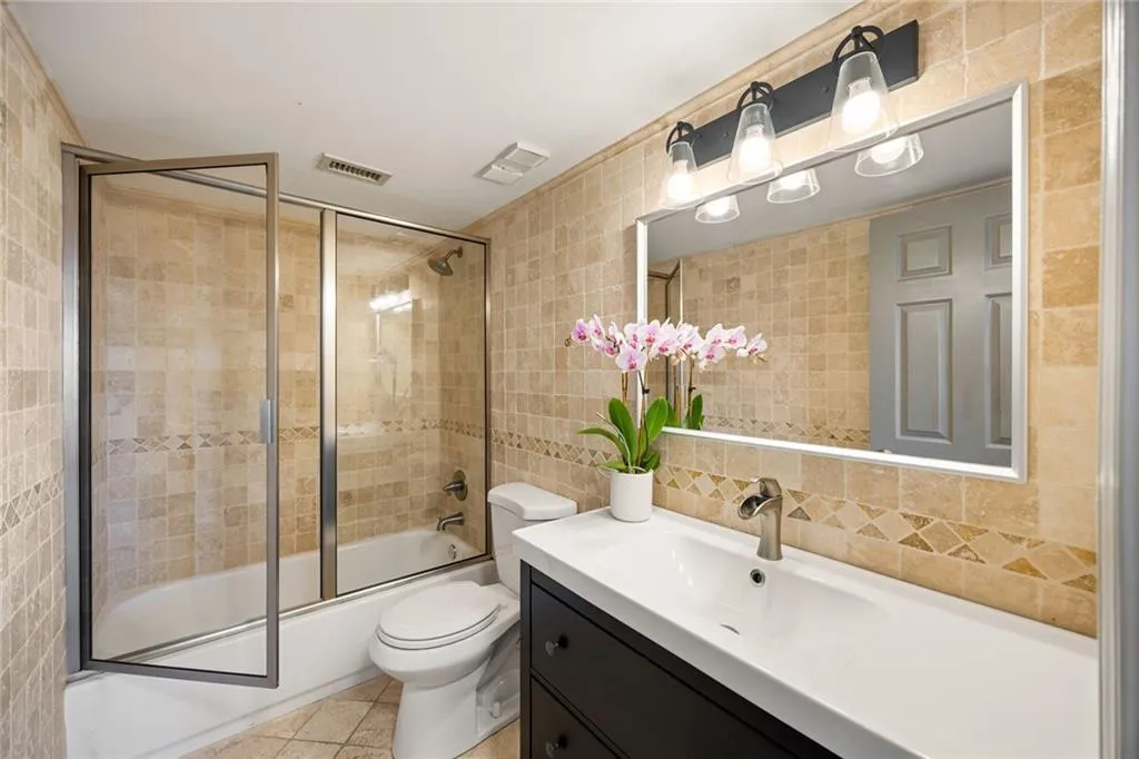 795 Hammond Drive Unit 1707, Atlanta, Georgia 30328, 2 Bedrooms Bedrooms, ,2 BathroomsBathrooms,Residential,For Sale,795 Hammond Drive Unit 1707,7551366