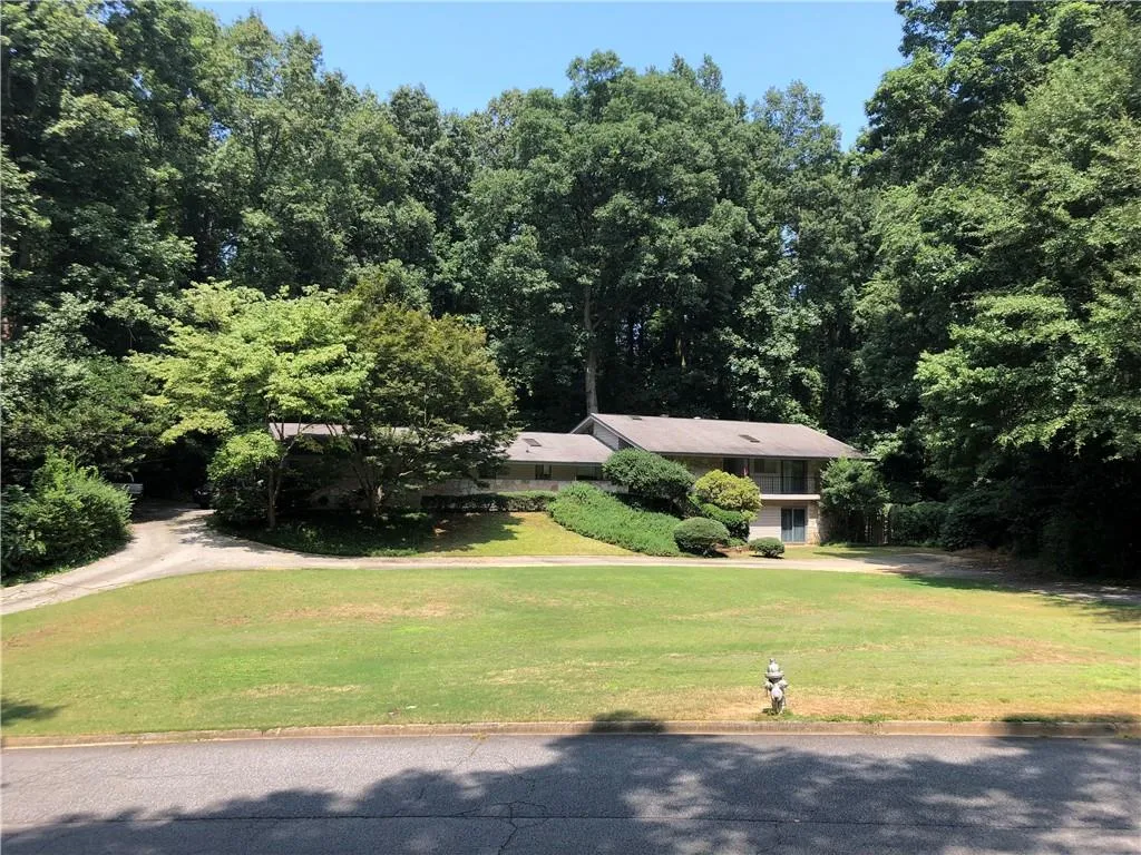 1000 W Kingston Drive, Sandy Springs, Georgia 30342, 4 Bedrooms Bedrooms, ,3 BathroomsBathrooms,Residential,Sold,1000 W Kingston Drive,6511029