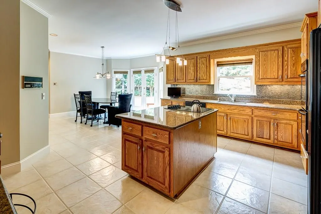 7780 Landowne Drive, Sandy Springs, Georgia 30350, 5 Bedrooms Bedrooms, ,4 BathroomsBathrooms,Residential,Sold,7780 Landowne Drive,5664511