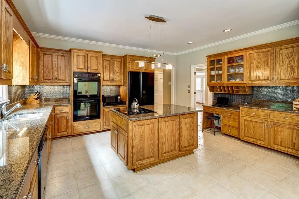 7780 Landowne Drive, Sandy Springs, Georgia 30350, 5 Bedrooms Bedrooms, ,4 BathroomsBathrooms,Residential,Sold,7780 Landowne Drive,5664511