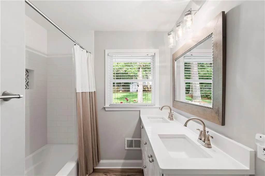 6800 Sunny Brook Lane, Sandy Springs, Georgia 30328, 4 Bedrooms Bedrooms, ,2 BathroomsBathrooms,Residential,Sold,6800 Sunny Brook Lane,6943346