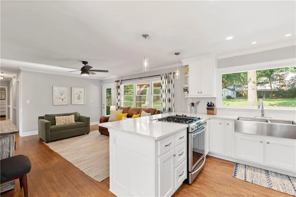 6800 Sunny Brook Lane, Sandy Springs, Georgia 30328, 4 Bedrooms Bedrooms, ,2 BathroomsBathrooms,Residential,Sold,6800 Sunny Brook Lane,6943346