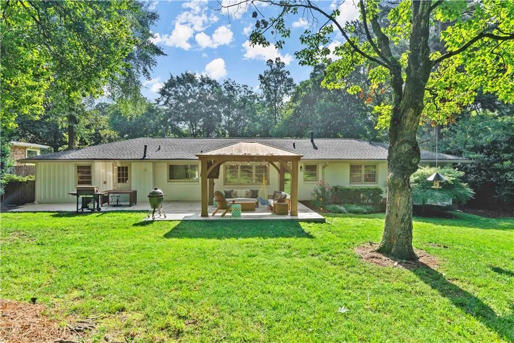 6800 Sunny Brook Lane, Sandy Springs, Georgia 30328, 4 Bedrooms Bedrooms, ,2 BathroomsBathrooms,Residential,Sold,6800 Sunny Brook Lane,6943346