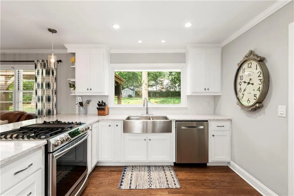 6800 Sunny Brook Lane, Sandy Springs, Georgia 30328, 4 Bedrooms Bedrooms, ,2 BathroomsBathrooms,Residential,Sold,6800 Sunny Brook Lane,6943346