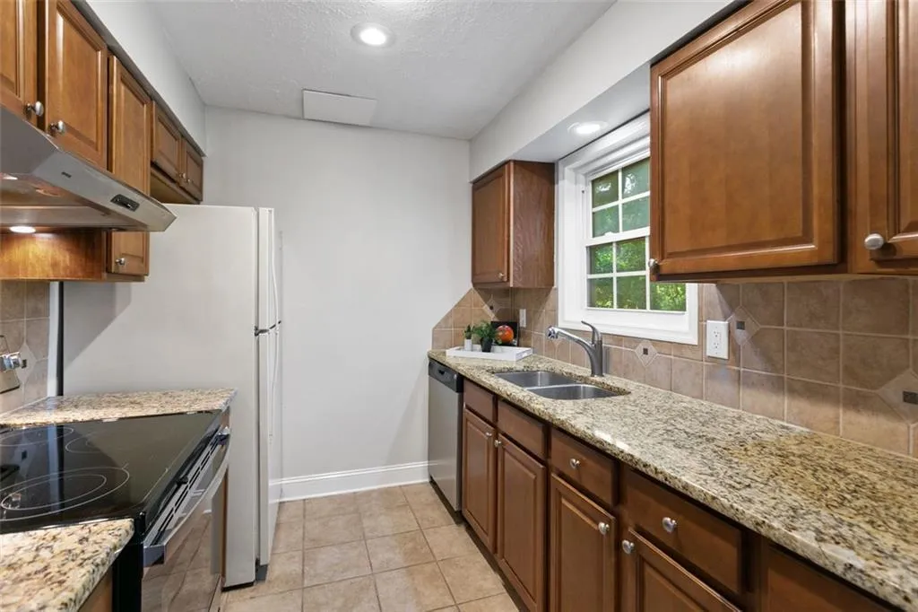 6104 Park Avenue, Atlanta, Georgia 30342, 2 Bedrooms Bedrooms, ,1 BathroomBathrooms,Residential,Sold,6104 Park Avenue,6931755