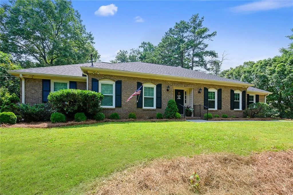 7350 Hunters Branch Drive, Atlanta, Georgia 30328, 3 Bedrooms Bedrooms, ,2 BathroomsBathrooms,Residential,Sold,7350 Hunters Branch Drive,6579478
