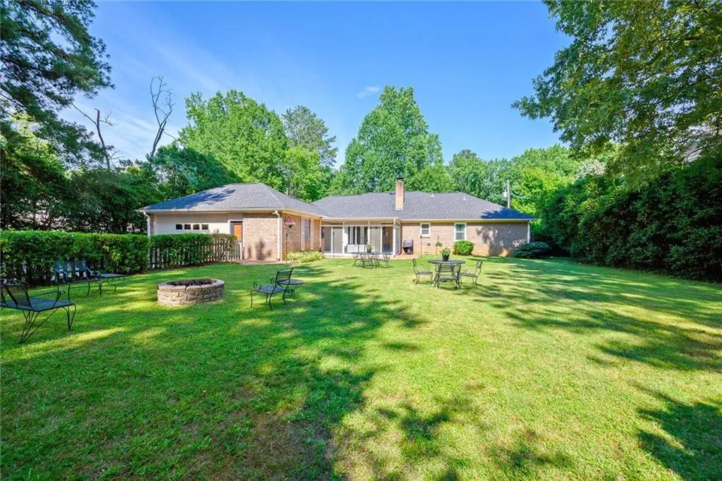 7350 Hunters Branch Drive, Atlanta, Georgia 30328, 3 Bedrooms Bedrooms, ,2 BathroomsBathrooms,Residential,Sold,7350 Hunters Branch Drive,6579478
