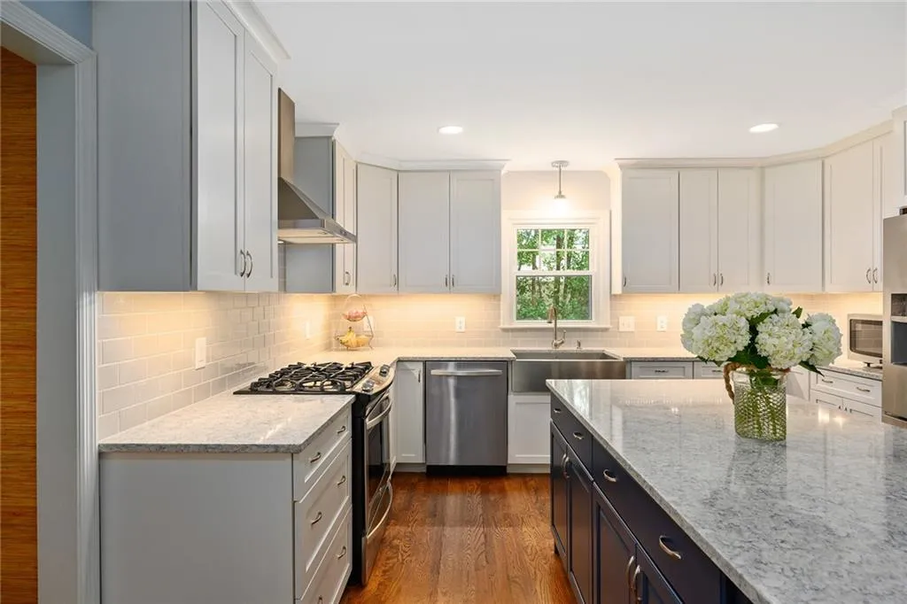 7350 Hunters Branch Drive, Atlanta, Georgia 30328, 3 Bedrooms Bedrooms, ,2 BathroomsBathrooms,Residential,Sold,7350 Hunters Branch Drive,6579478